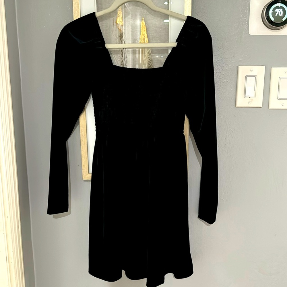 Black velvet mini, Gap, size xs, never been worn